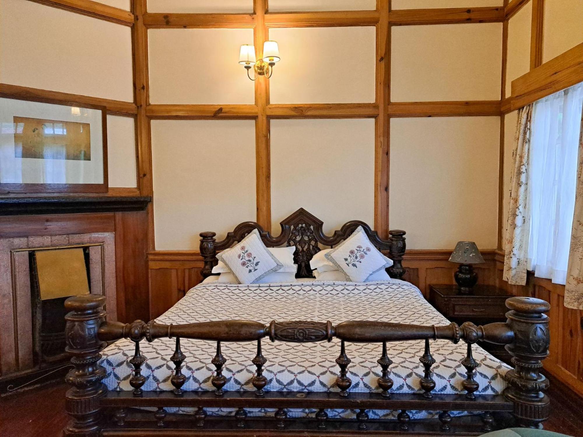 The Heritage Club - Tripura Castle Hotel And Spa シロン エクステリア 写真