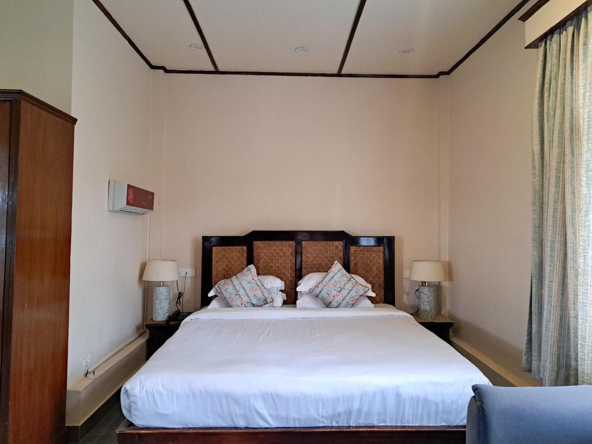 The Heritage Club - Tripura Castle Hotel And Spa シロン エクステリア 写真