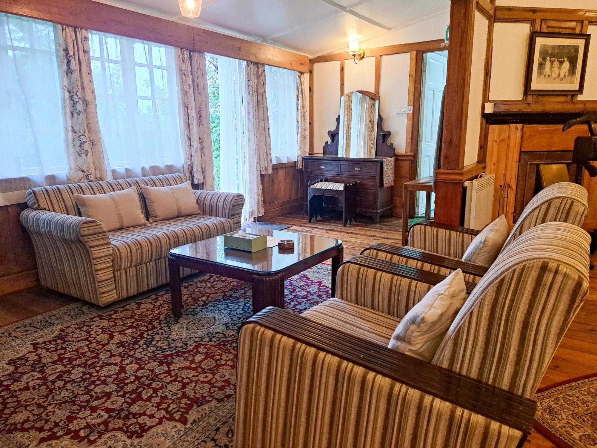 The Heritage Club - Tripura Castle Hotel And Spa シロン エクステリア 写真