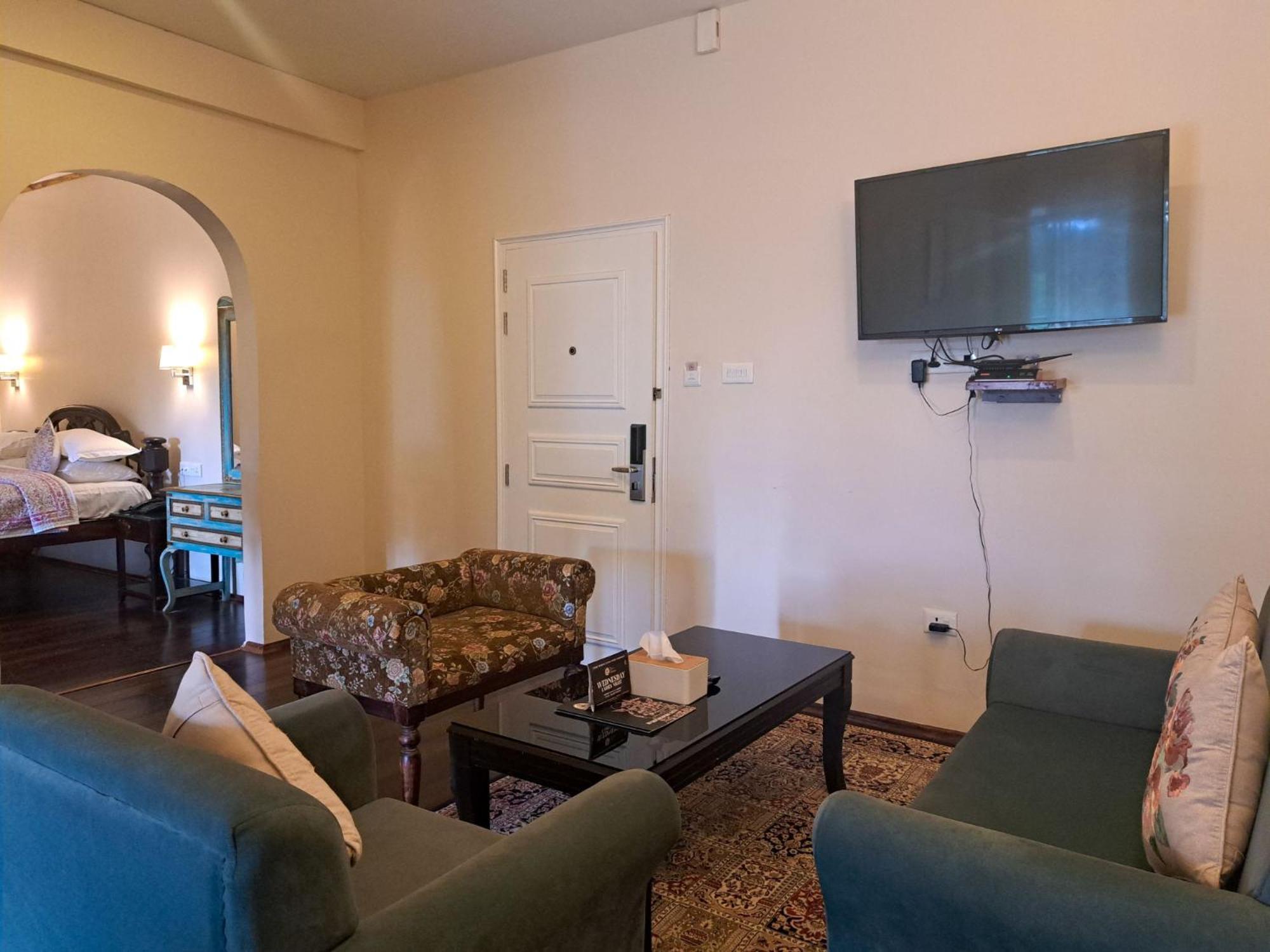 The Heritage Club - Tripura Castle Hotel And Spa シロン エクステリア 写真