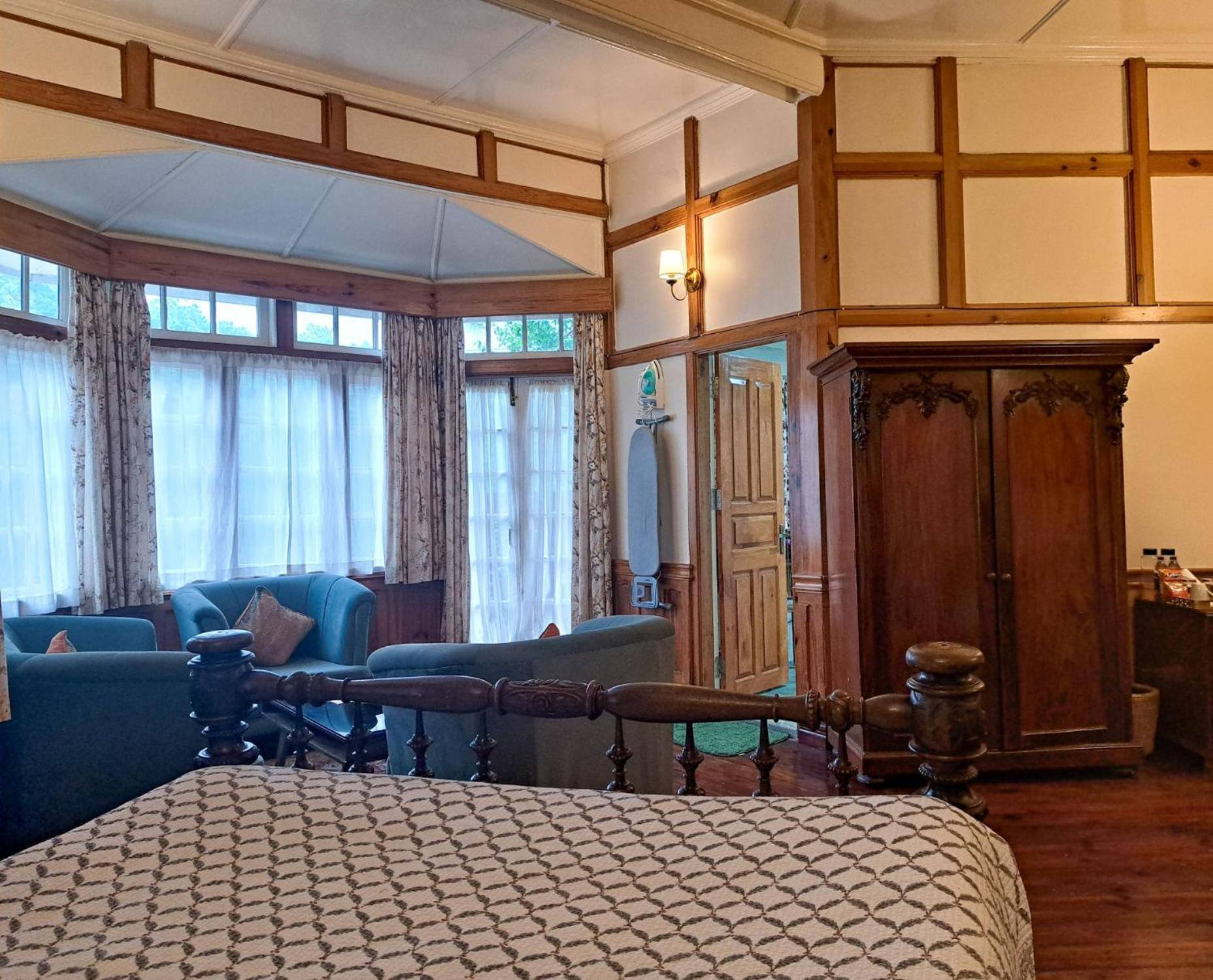 The Heritage Club - Tripura Castle Hotel And Spa シロン エクステリア 写真