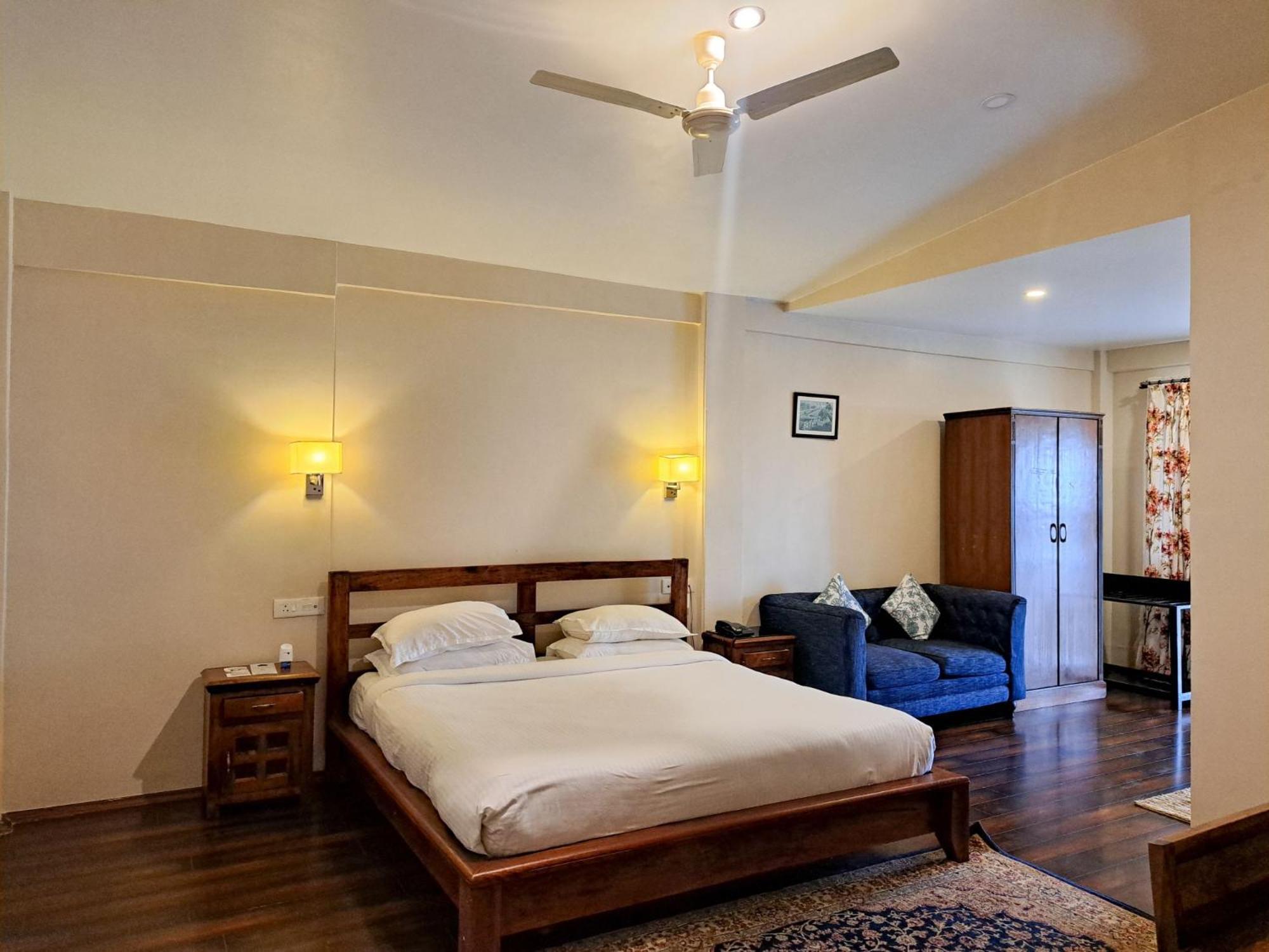 The Heritage Club - Tripura Castle Hotel And Spa シロン エクステリア 写真