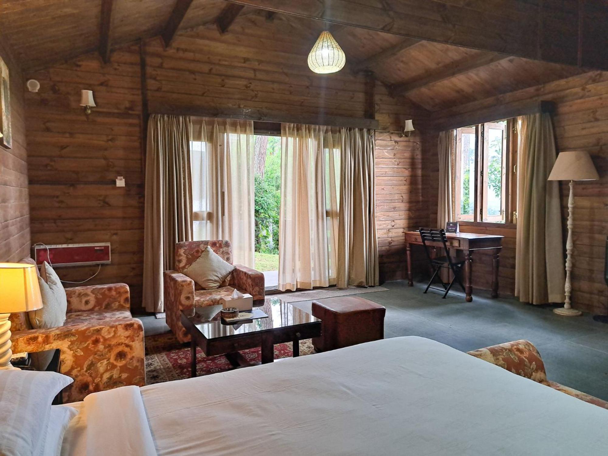The Heritage Club - Tripura Castle Hotel And Spa シロン エクステリア 写真