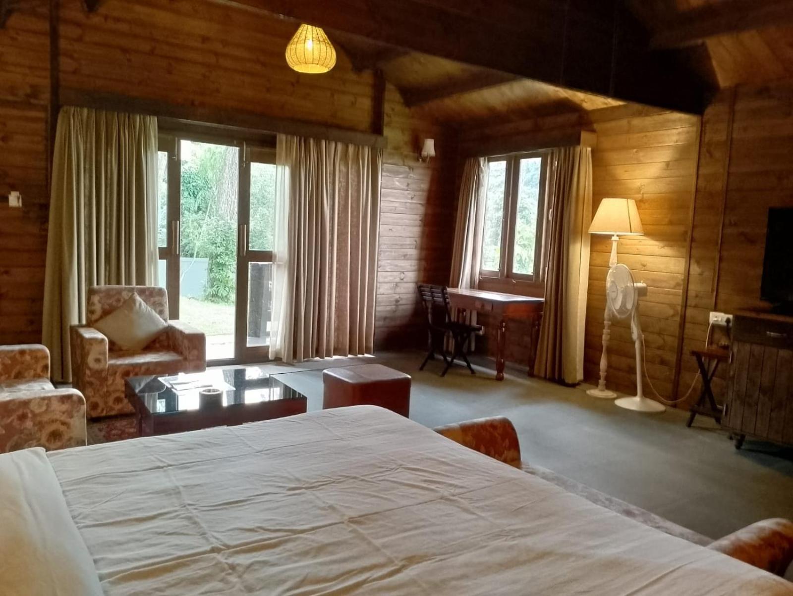 The Heritage Club - Tripura Castle Hotel And Spa シロン エクステリア 写真