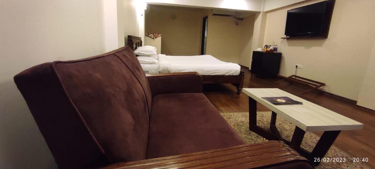 The Heritage Club - Tripura Castle Hotel And Spa シロン エクステリア 写真