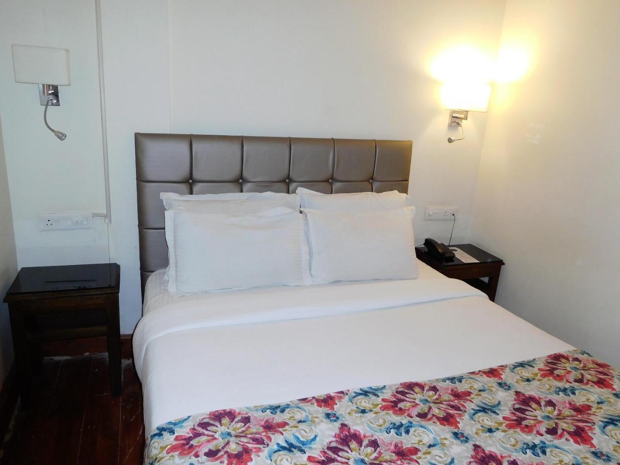 The Heritage Club - Tripura Castle Hotel And Spa シロン エクステリア 写真