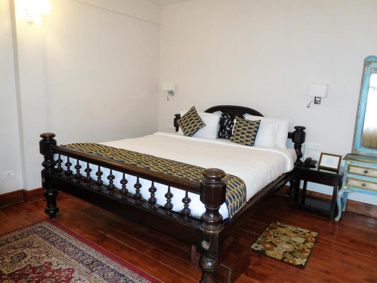 The Heritage Club - Tripura Castle Hotel And Spa シロン エクステリア 写真