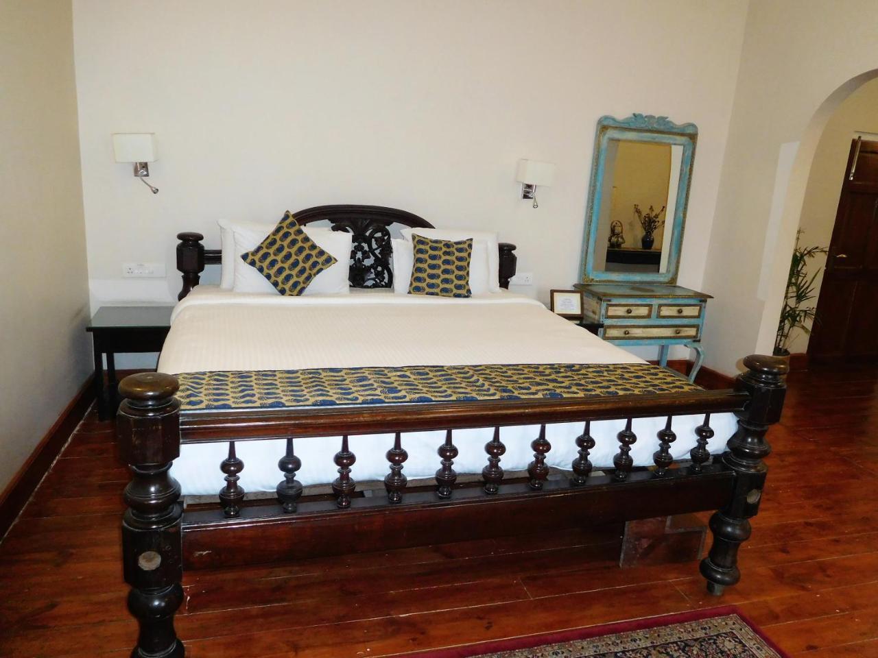 The Heritage Club - Tripura Castle Hotel And Spa シロン エクステリア 写真