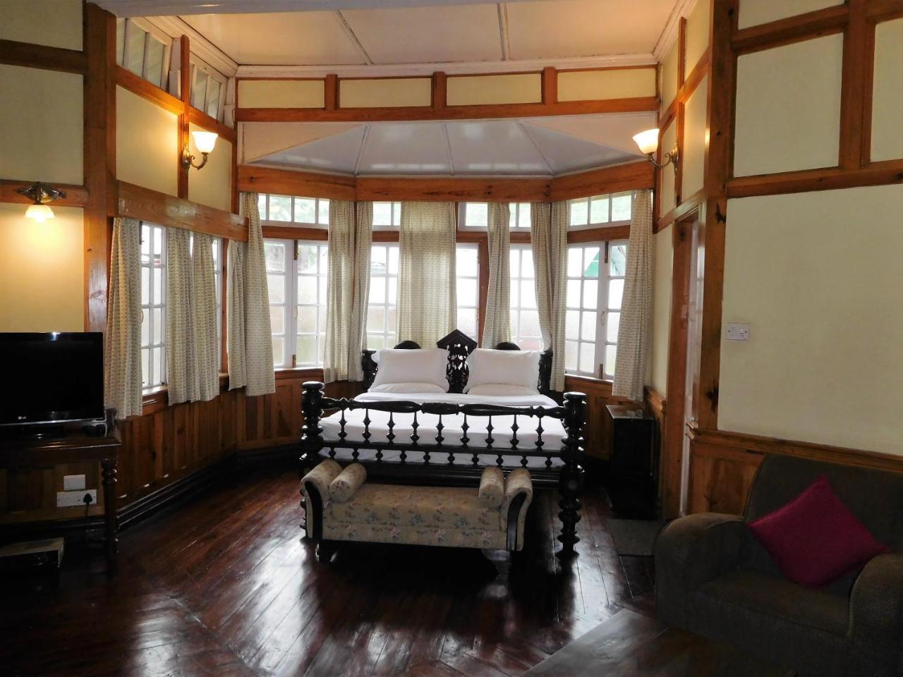 The Heritage Club - Tripura Castle Hotel And Spa シロン エクステリア 写真