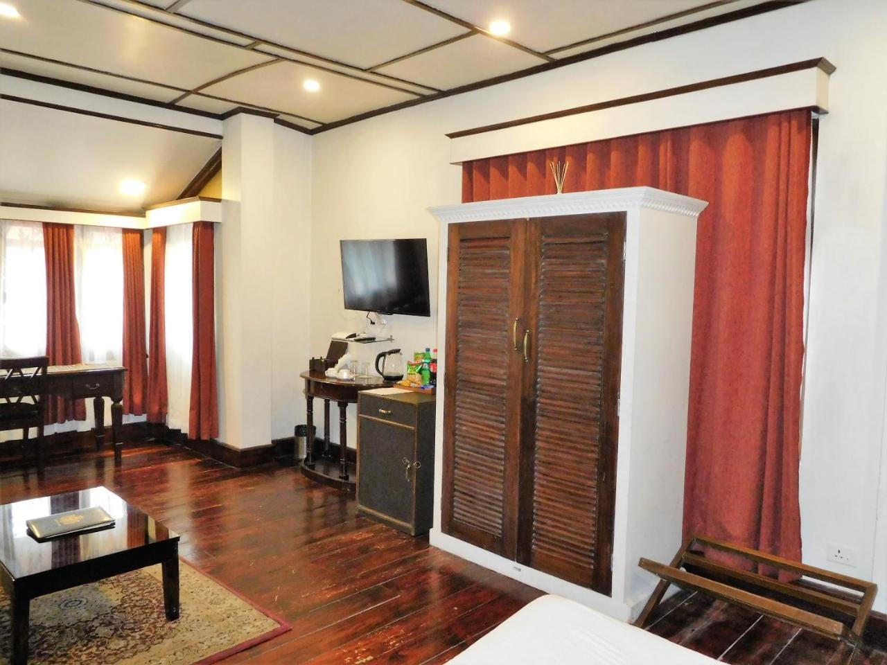 The Heritage Club - Tripura Castle Hotel And Spa シロン エクステリア 写真