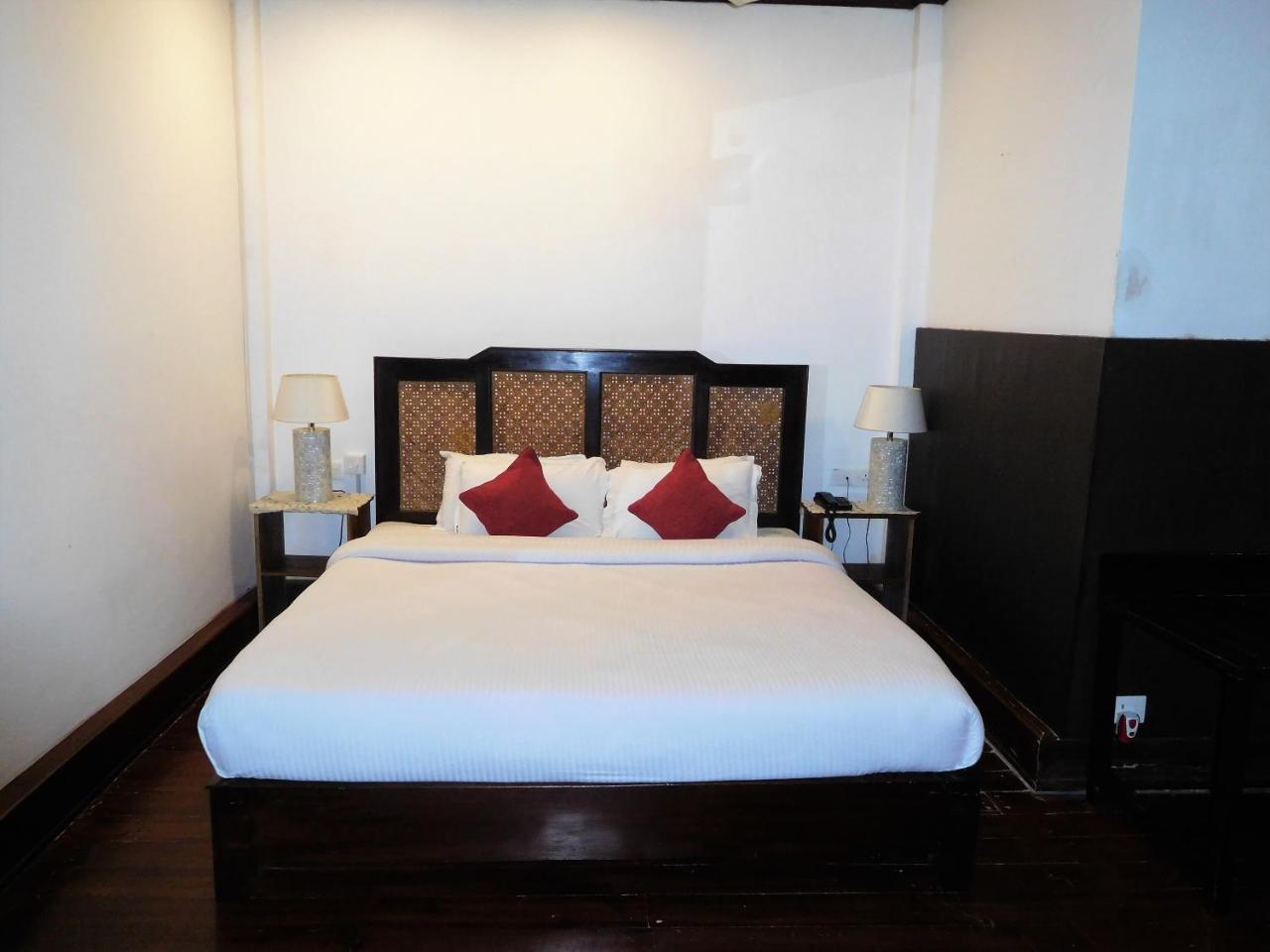The Heritage Club - Tripura Castle Hotel And Spa シロン エクステリア 写真