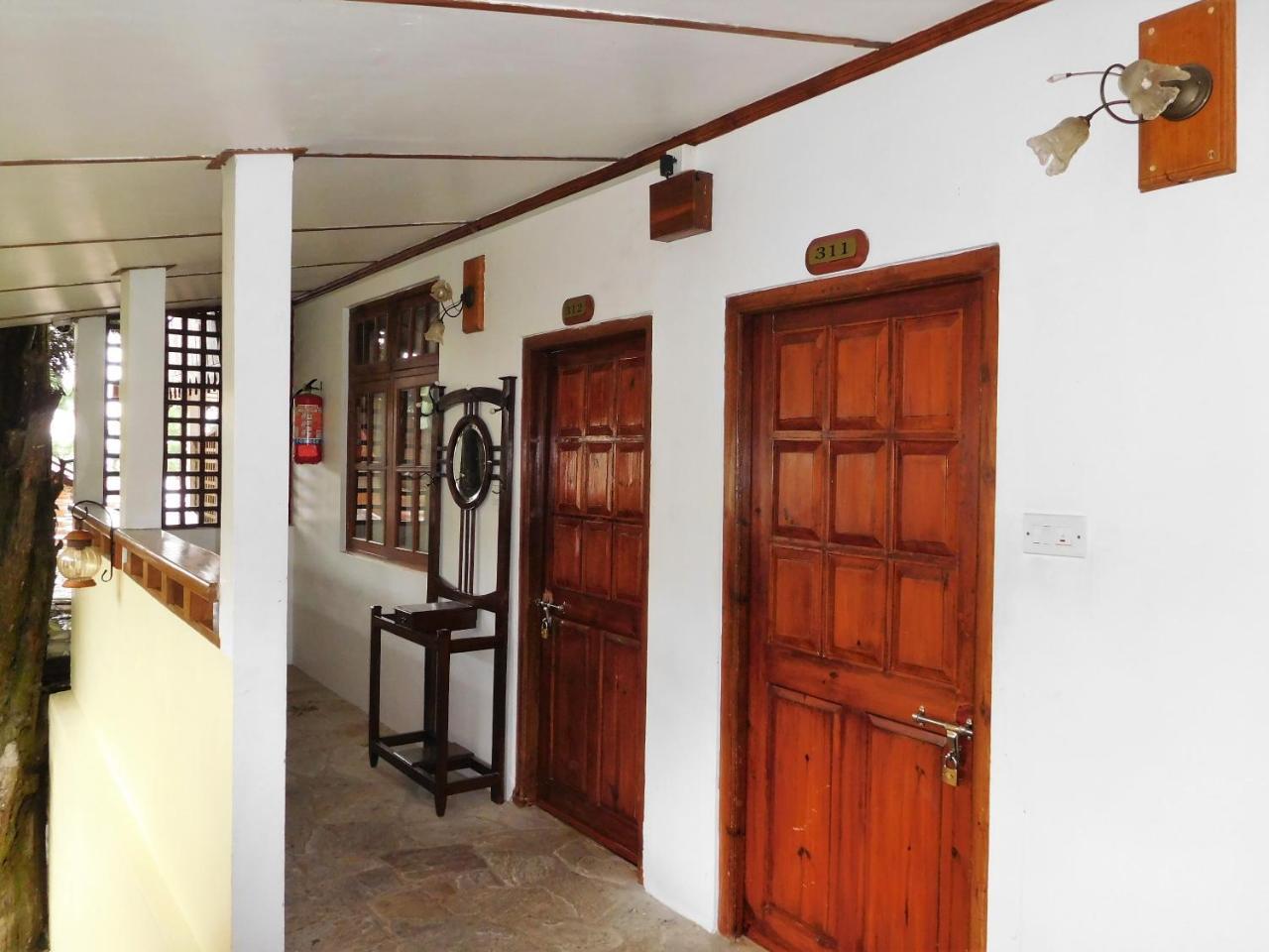 The Heritage Club - Tripura Castle Hotel And Spa シロン エクステリア 写真