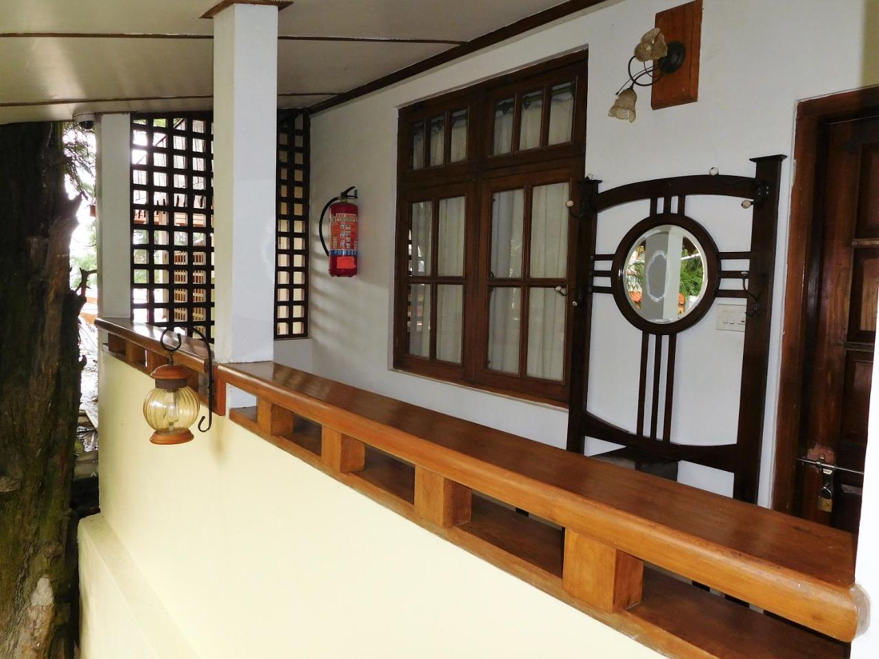 The Heritage Club - Tripura Castle Hotel And Spa シロン エクステリア 写真